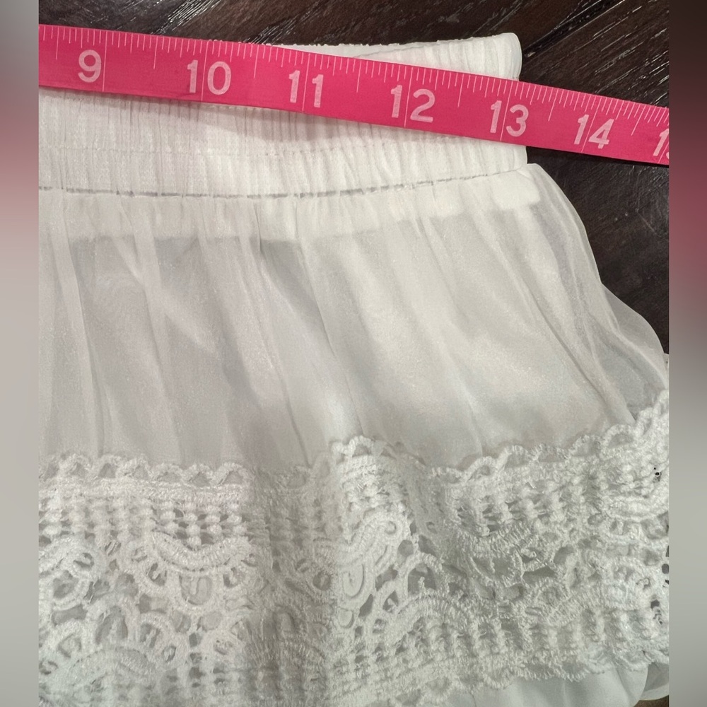 COMMENSE Lace Trim Tiered Skirt Set
COLOR - White two piece set NWT size Medium - Picture 8 of 15